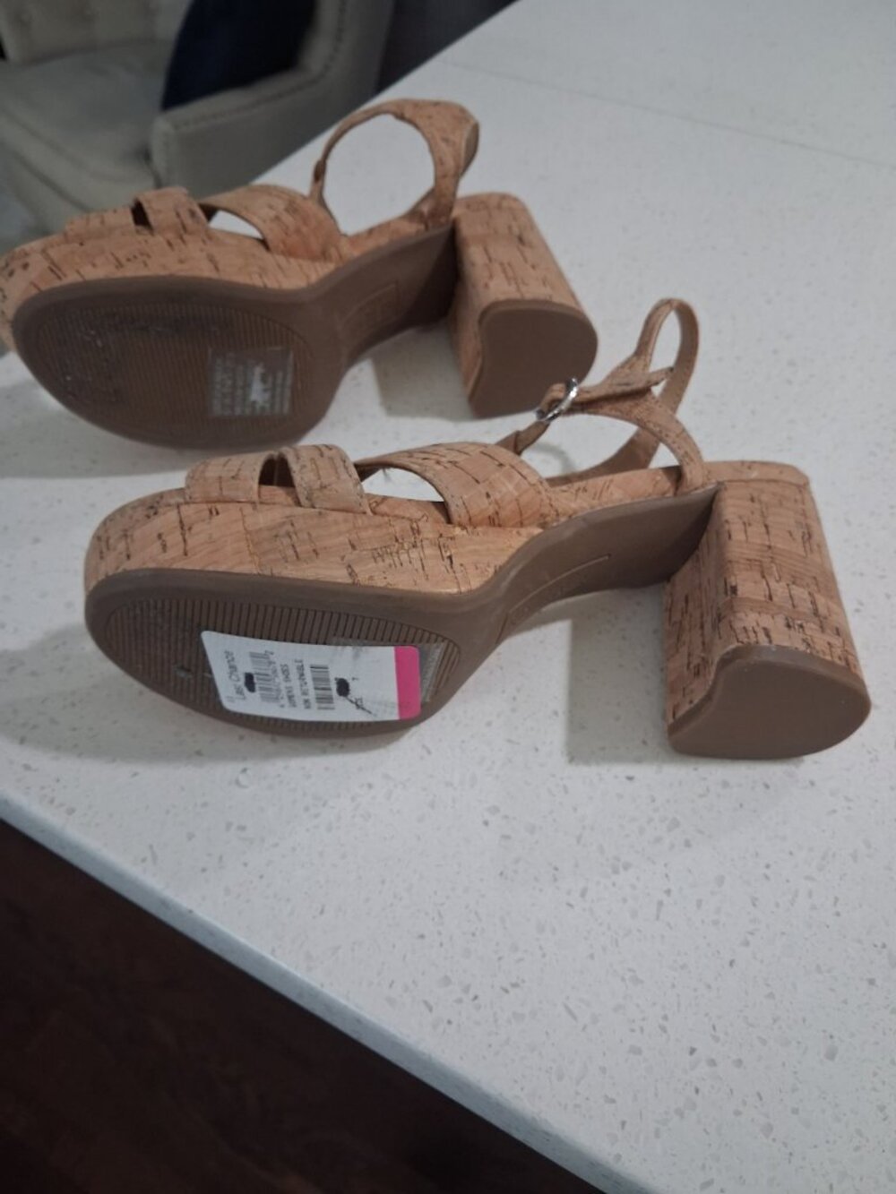 Kenneth Cole Reaction Reina T-Strap Sandals – Size 5 (BNWT) - Picture 5 of 6